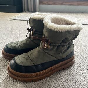 Coach Green and Black Winter Boots with Shearling Lining